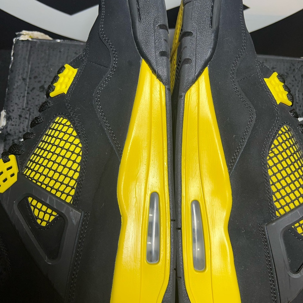 Jordan 4s Thunder - Picture 2 of 8